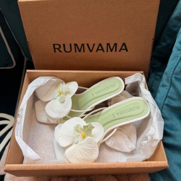 NEW IN BOX Rumvama “Pearl Orchid” Heels – Bridal / Occasion – Size 6 - Picture 2 of 6